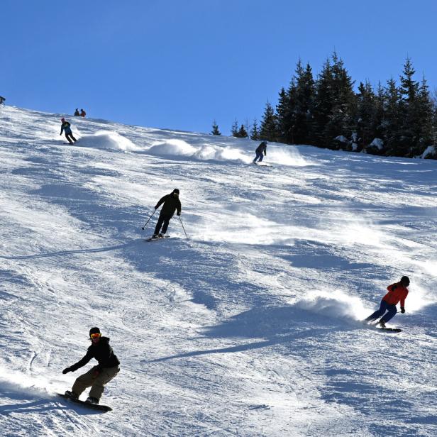 ++ THEMENBILD ++ WINTERSPORT / SKI / SKIFAHREN / TOURISMUS / FREIZEIT
