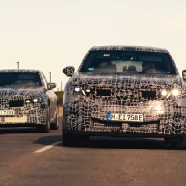 BMW zeigt Neue Klasse als Limousine und SUV im Tarnkleid