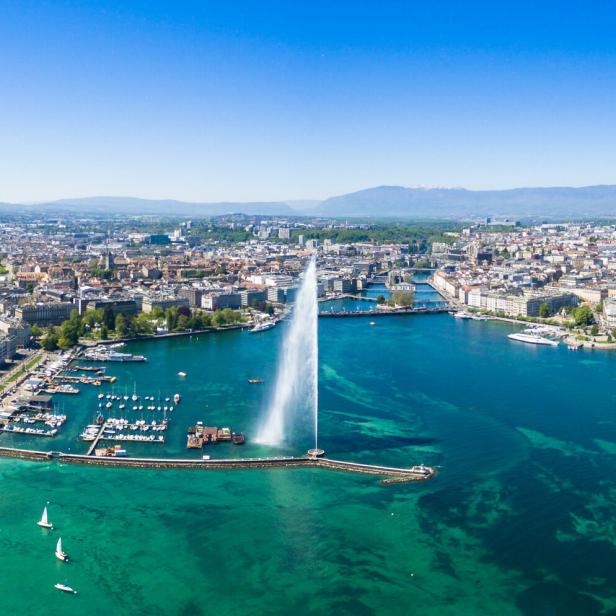 In Genf steht das Wasser im Fokus – der Jet d’Eau schießt bis zu 140 Meter in die Höhe.
