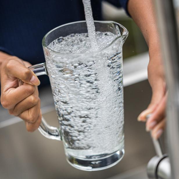 Ein Physiologe klärt auf: Wie viel Wasser am Tag soll man trinken?
