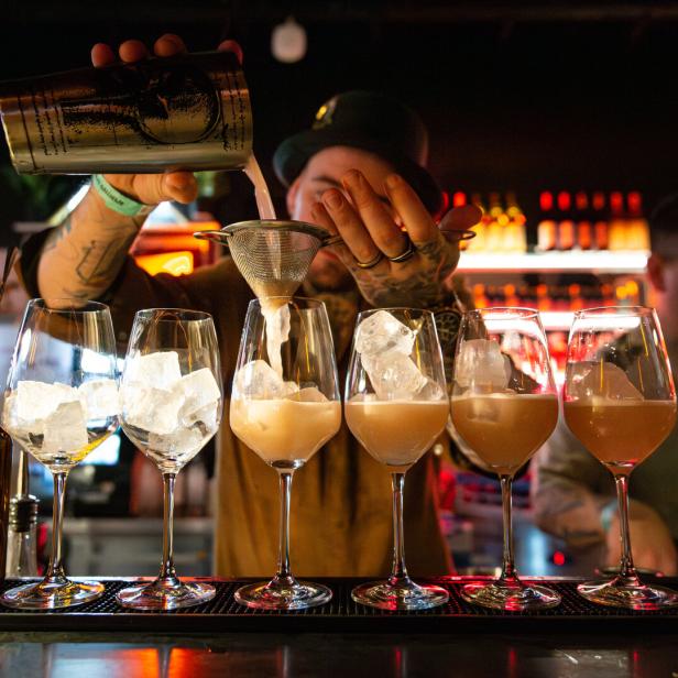 Cooler Sound, feines Barfood und „mindful drinking“ im Volksgarten bei Aperitivo Spring.