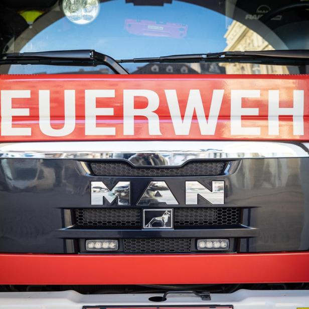 Feuerwehrauto mit Schriftzug