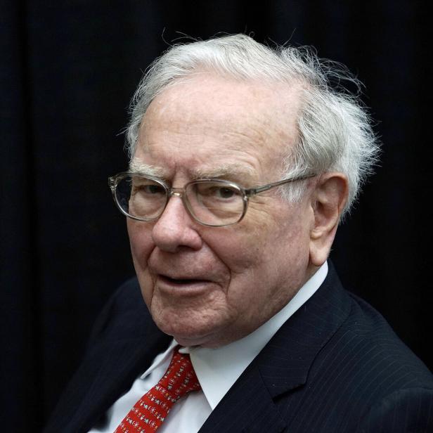 FILE PHOTO: Berkshire Hathaway CEO Warren Buffett plays bridge during the Berkshire annual meeting weekend in Omaha
