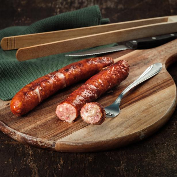 Die Käsekrainer ist die Ikone der österreichischen Grillkultur.