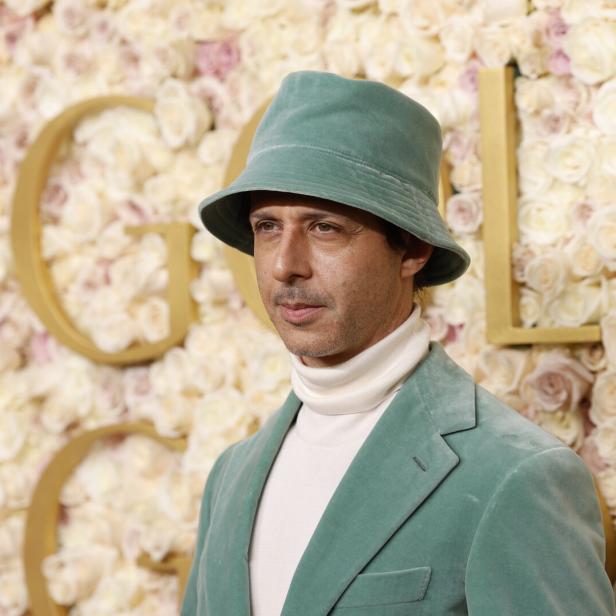 Jeremy Strong mit einem Bucket Hat.