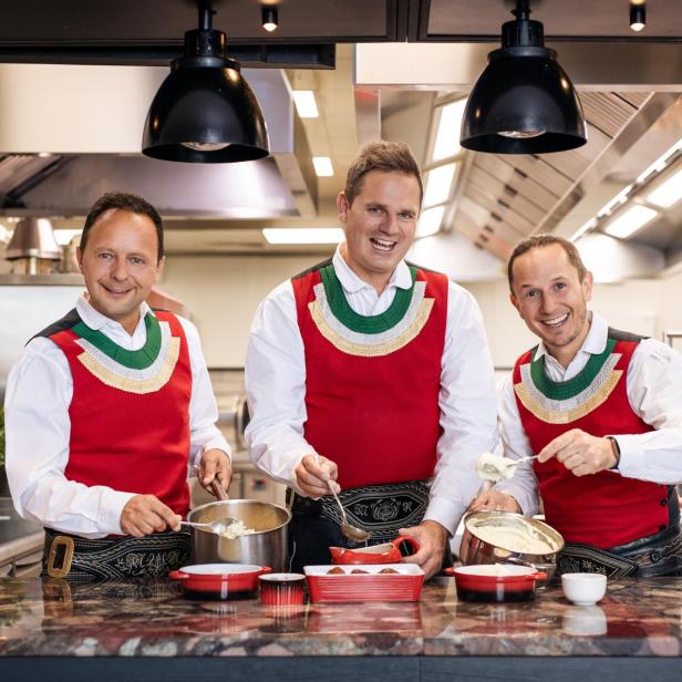 Die jungen Zillertaler kochen Rindsrouladen.