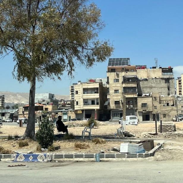 Karner und Faeser in Syrien: Auf einen Tee mit Rebellen
