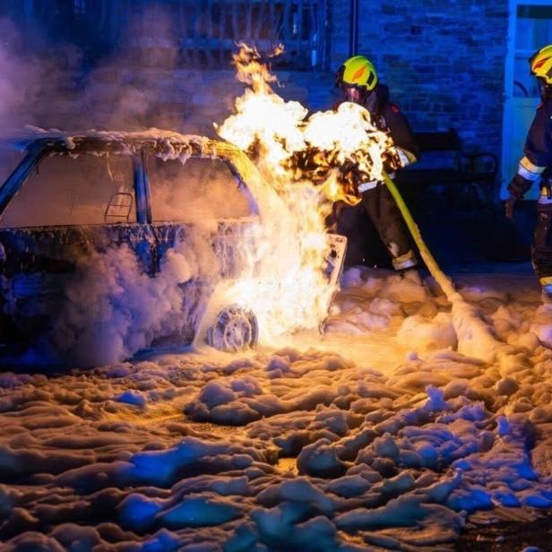 Einsatz in NÖ: E-Auto ging nach Seiberer-Rennen in Flammen auf