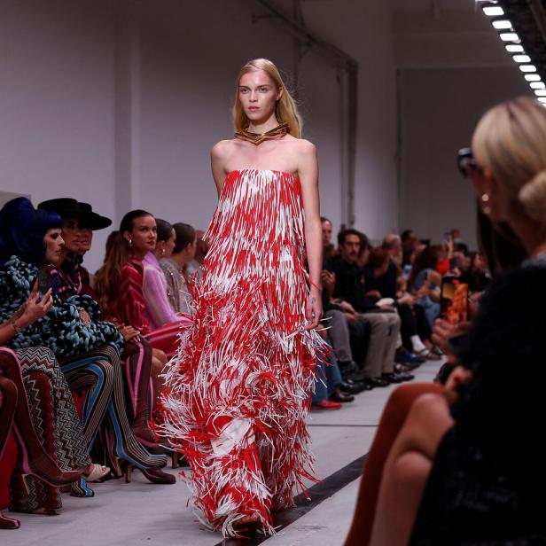 Missoni präsentiert seine Frühjahr/Sommer 2025 Kollektion auf der Mailänder Fashion Week.