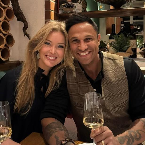 Patrice und Daniel Aminati beim Abendessen in einem Restaurant