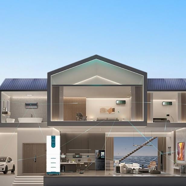 Lenercom bietet Hybrid-Wechselrichter mit Batteriespeicher, die Solarenergie maximieren und zuverlässige Notstromversorgung für Haushalte und Unternehmen bieten.