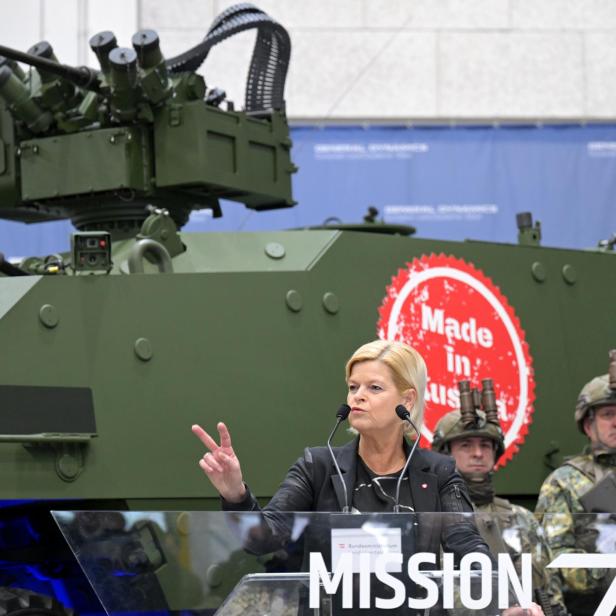 "VERTRAGSUNTERZEICHNUNG FÜR NEUE RADPANZER 'PANDUR??: TANNER