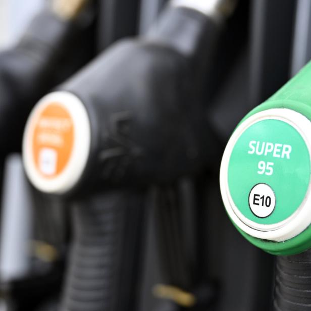 Genol Zapfsäulen für Super 95 und Diesel an einer Tankstelle.