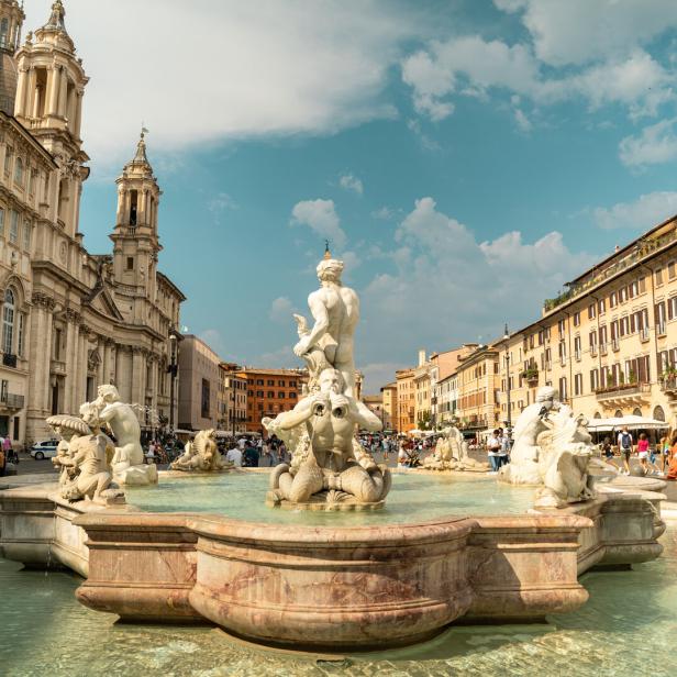 Der Vierströmebrunnen auf der Piazza Navona in Rom.