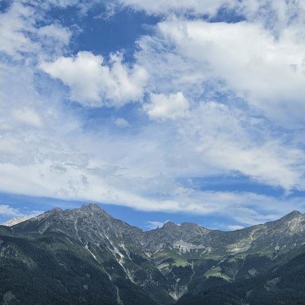 Wolken über Innsbruck.