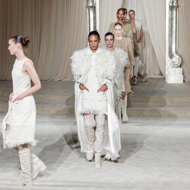 Models präsentieren die Chanel Haute Couture Herbst/Winter Kollektion 2025/2026.