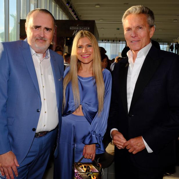 Alfons Haider mit Landeshauptmann Hans Peter Doskozil und dessen Ehefrau Julia Doskozil