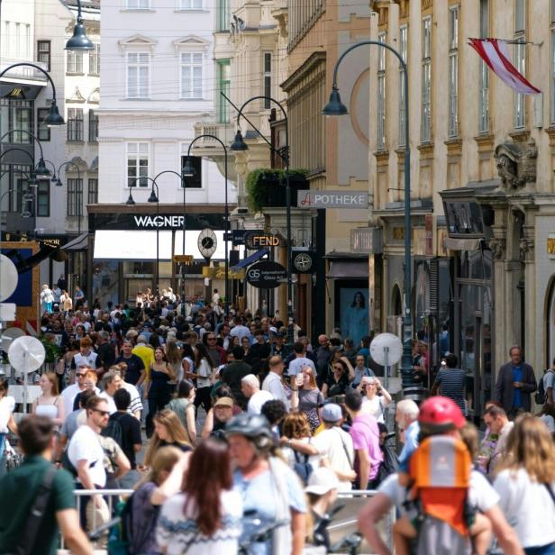 ++ THEMENBILD ++ TOURISMUS / WIEN / REISEN / MENSCHEN / TOURISTEN / EINKAUFEN