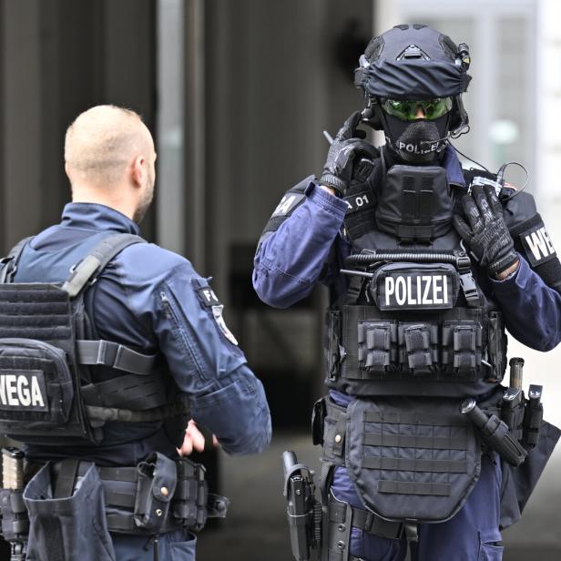 Wega-Beamte bei Einsatz in Wien. Symbolbild.