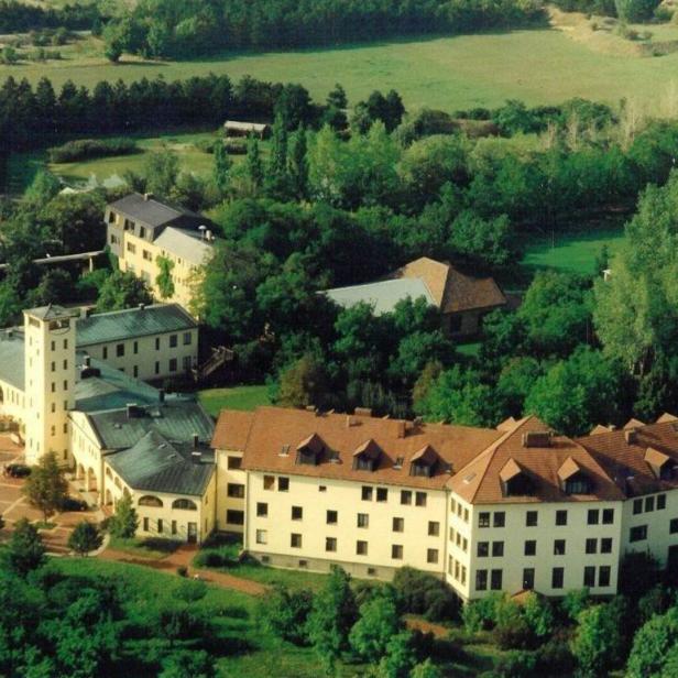 Friedrichshof, Hotel