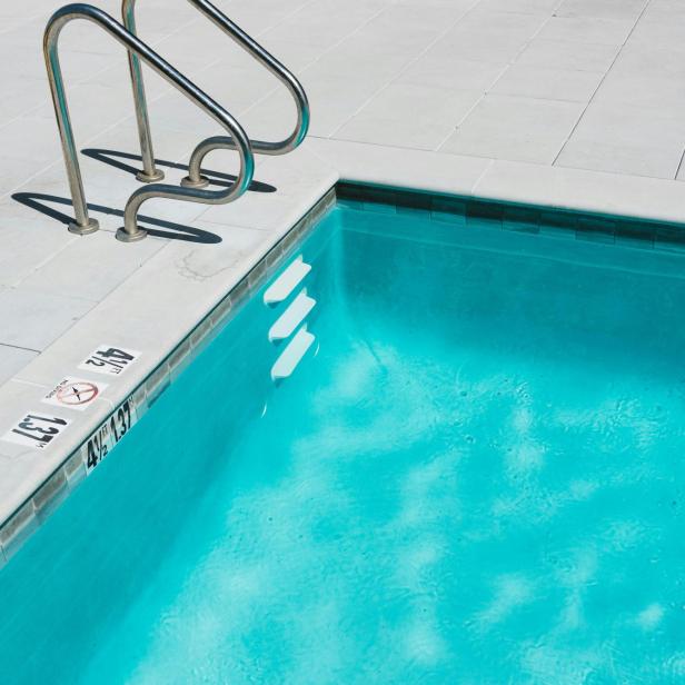 Neunjährige beweisen Zivilcourage und retten Mädchen aus Pool.