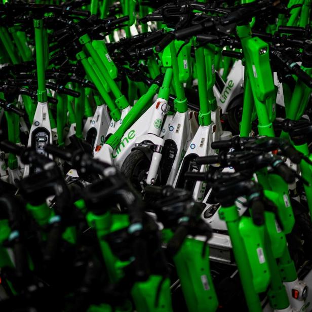 PORTUGAL-TRANSPORT-SCOOTERS-URBANISM-POLLUTION-ACCIDENT