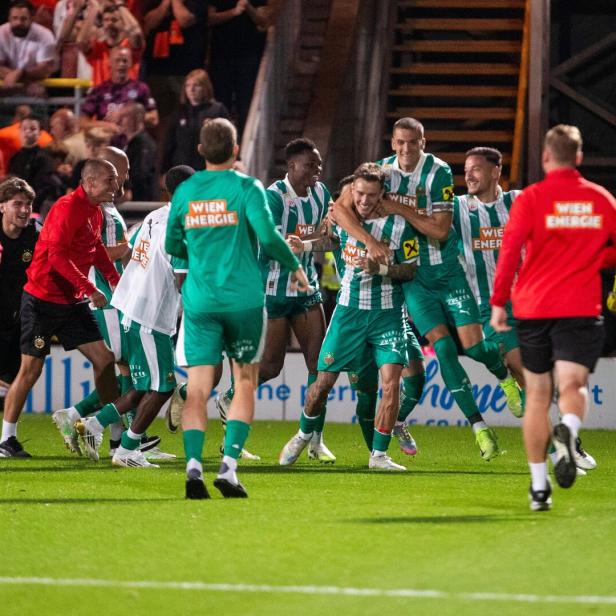 Rapid nach dem 5:4 im Elfmeterschießen