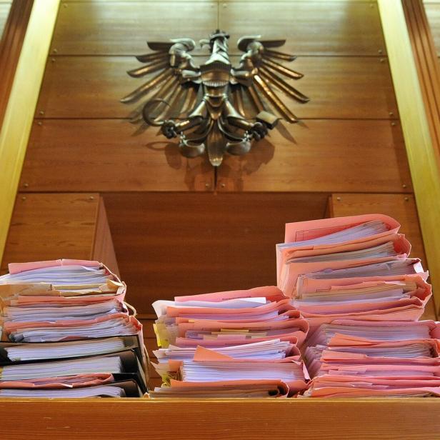 THEMENBILD: GERICHTSAKTEN / KOSTEN FÜR AKTENKOPIEN BEI GERICHT