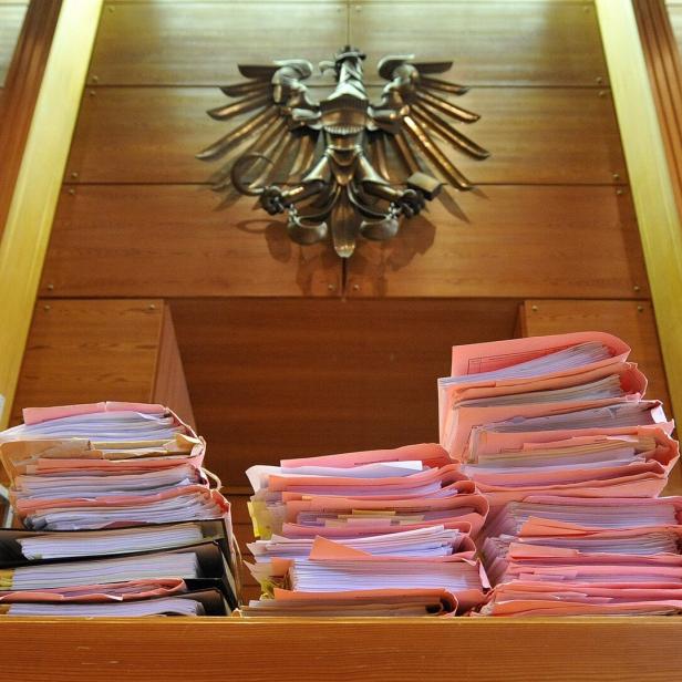 THEMENBILD: GERICHTSAKTEN / KOSTEN FÜR AKTENKOPIEN BEI GERICHT