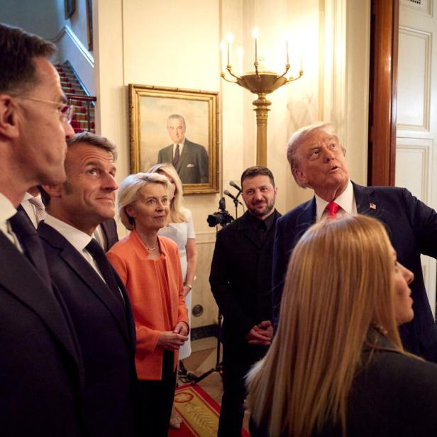  Trump mit Selenskij und sieben europäischen Abgesandten: Die Hoffnung ist groß nach dem Gipfel 