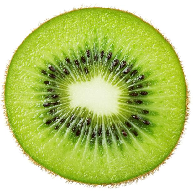 Eine Scheibe Kiwi, isoliert auf Weiß.