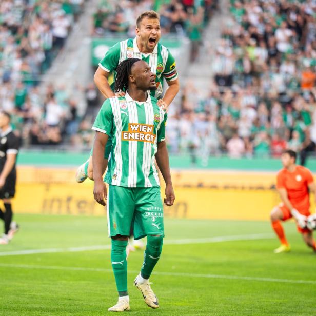 Rapids Claudy Mbuyi und Matthias Seidl jubelten nach dem 1:0.