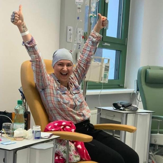 Betting G. jubelt nach ihrer erfolgreichen Chemotherapie
