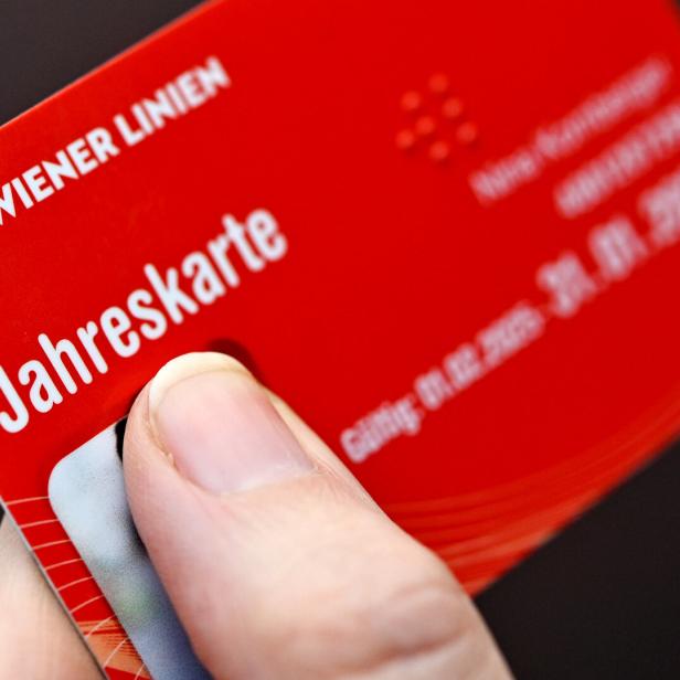 ++ THEMENBILD ++ WIENER LINIEN / JAHRESKARTE / ÖFFI-TICKET