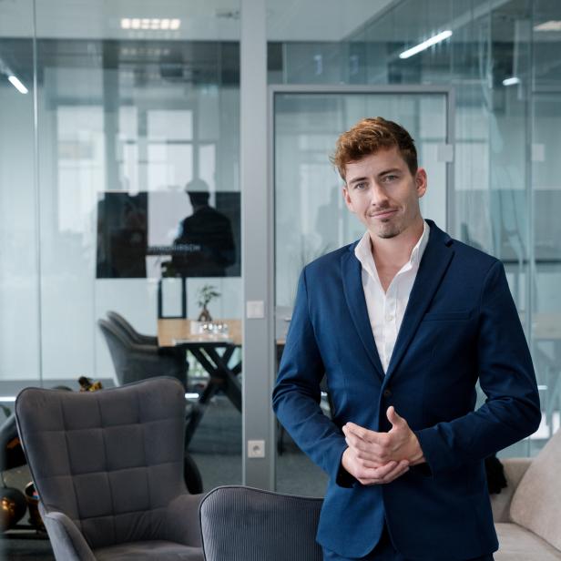 Thomas Hofmann, Geschäftsführer Junghirsch Online GmbH, darüber, wie KI den Vertrieb revolutioniert 