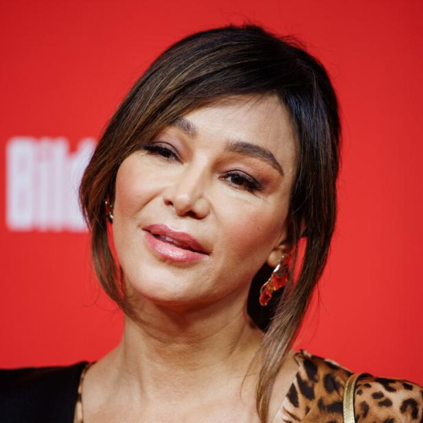 Verona Pooth auf einem roten Teppich.