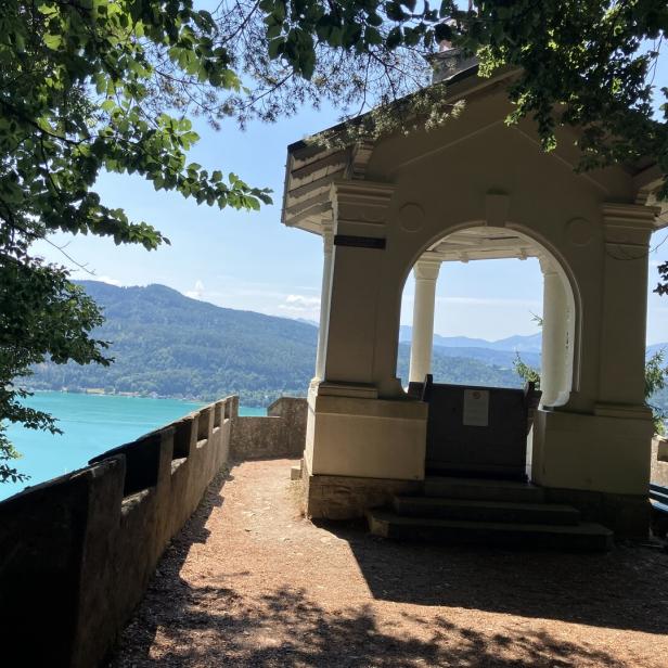 Die Hohe Gloriette mit Aussicht auf den Wörthersee.