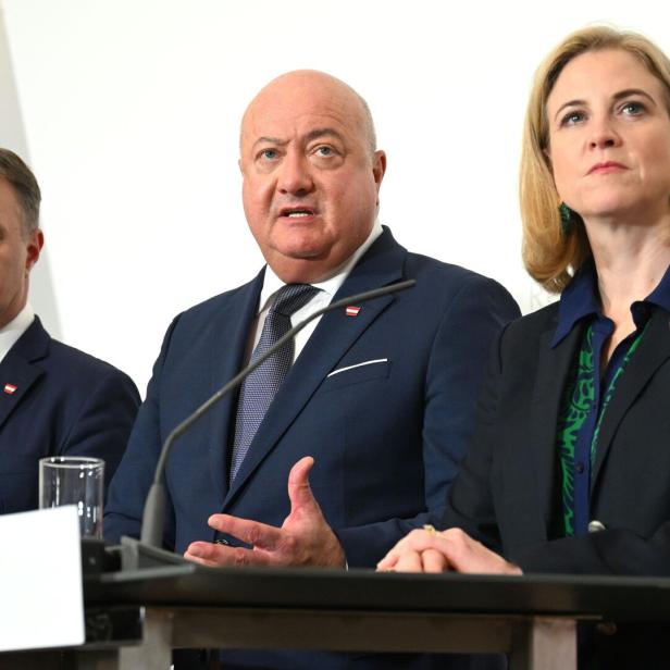 KLAUSUR DER BUNDESREGIERUNG / MINISTERRAT: BABLER/STOCKER/MEINL-REISINGER