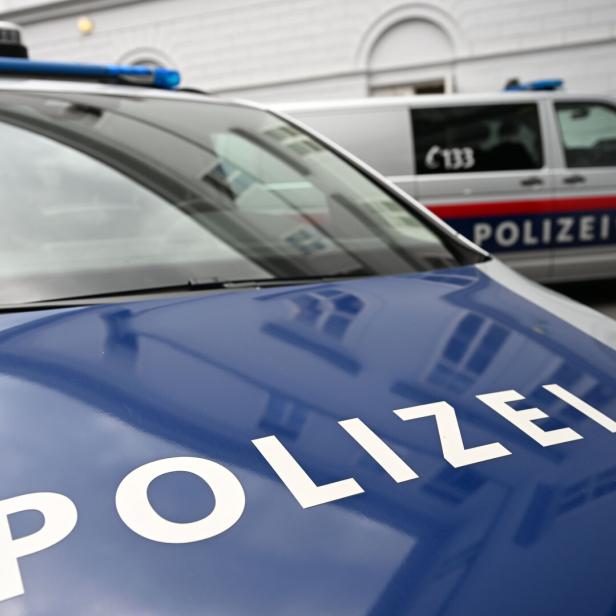 Zwei Polizeiautos.