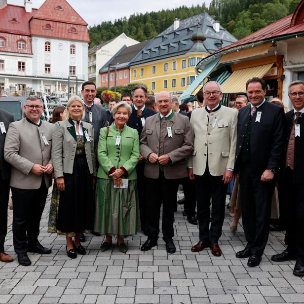 NÖ Bauernbundwallfahrt – Bildreihenfolge: NÖ Bauernbunddirektor Paul Nemecek, Landesrat Ludwig Schleritzko, Bundesministerin Klaudia Tanner, EU-Abgeordneter Alexander Bernhuber, Sissi Pröll, LK-NÖ Präsident Johannes Schmuckenschlager, LH a.D. Erwin Pröll, NÖ Bauernbundobmann