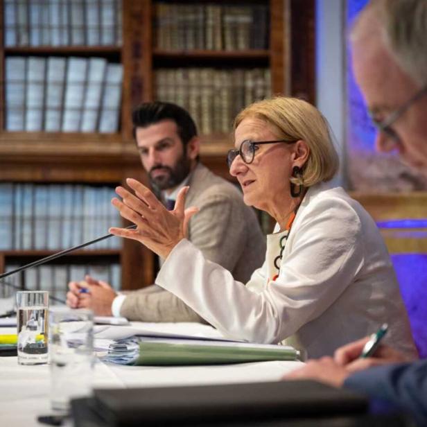 Landbauer, Mikl-Leitner und Pernkopf nebeneinander an einem Tisch