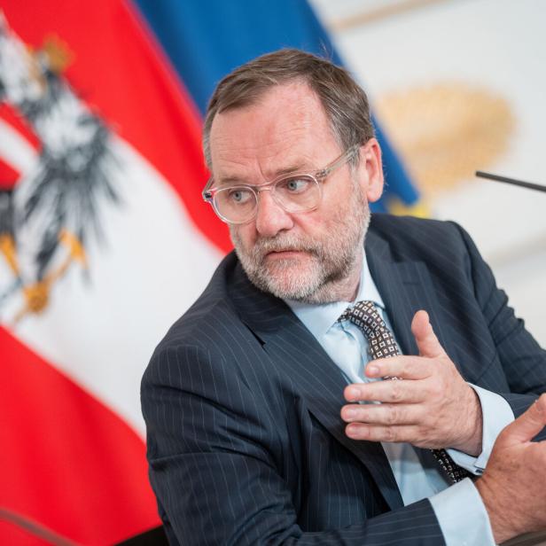 MINISTERRAT - PRESSEFOYER: SCHELLHORN