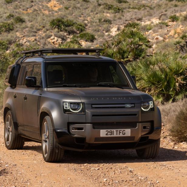 Der Land Rover Defender 130.