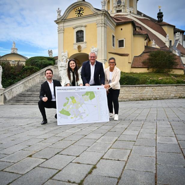 Foto mit Plan zur Entsiegelung 