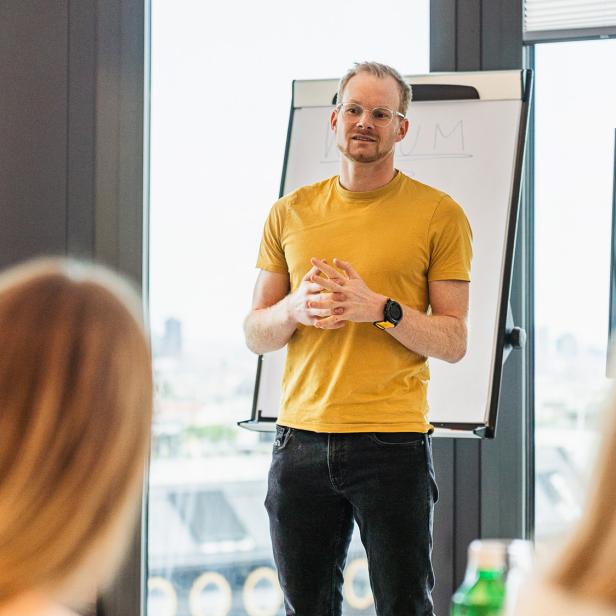 WAKE UP AND WIN LIVE in Wien: Internationales Schlafcoaching Business Event mit Felix Weinzinger, Der Wachmacher, zu Biohacking, Team-Performance, Corporate Wellness und Leadership.     
