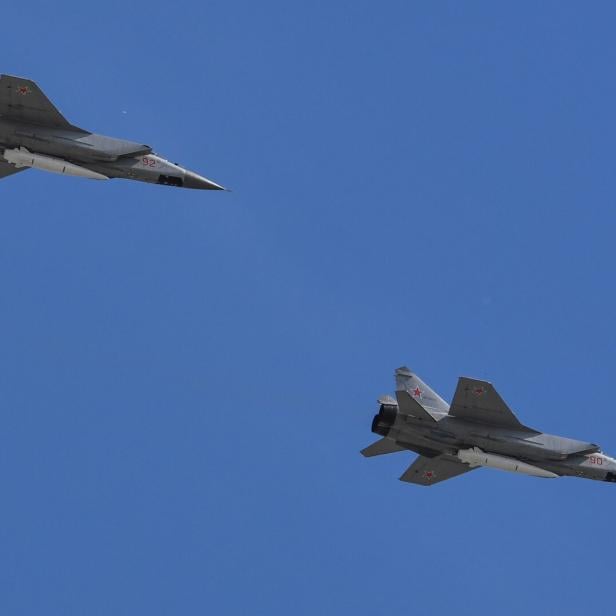 Zwei russische MiG-31 Kampfjets