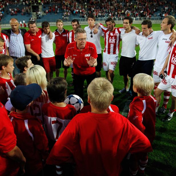 Erinnerung an 2011: Peter Stöger setzte bereits in seinem erfolgreichen Halbjahr beim GAK auf den Spielerkreis nach Abpfiff.