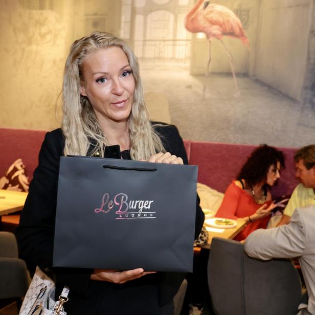 Simone Lugner im Le Burger