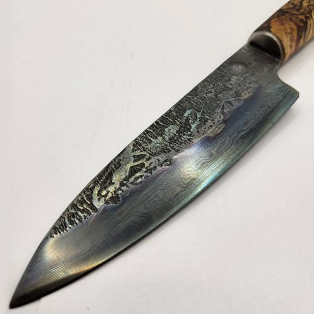 Handgefertigte Damastmesser von Thomas Rath verbinden Tradition, Innovation und Blaufärbung zu einzigartigen Jagdmessern, Küchenmessern und Klappmessern.
