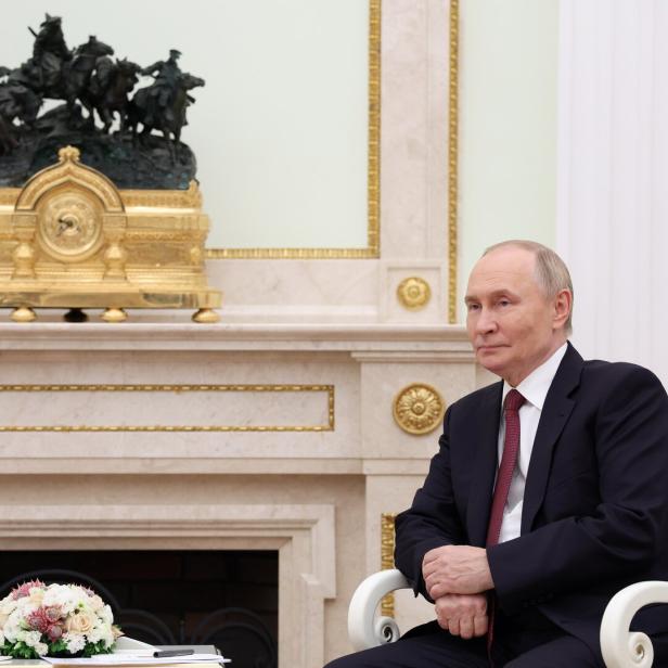 Putin receives Myanmar military leader Min Aung Hlaing